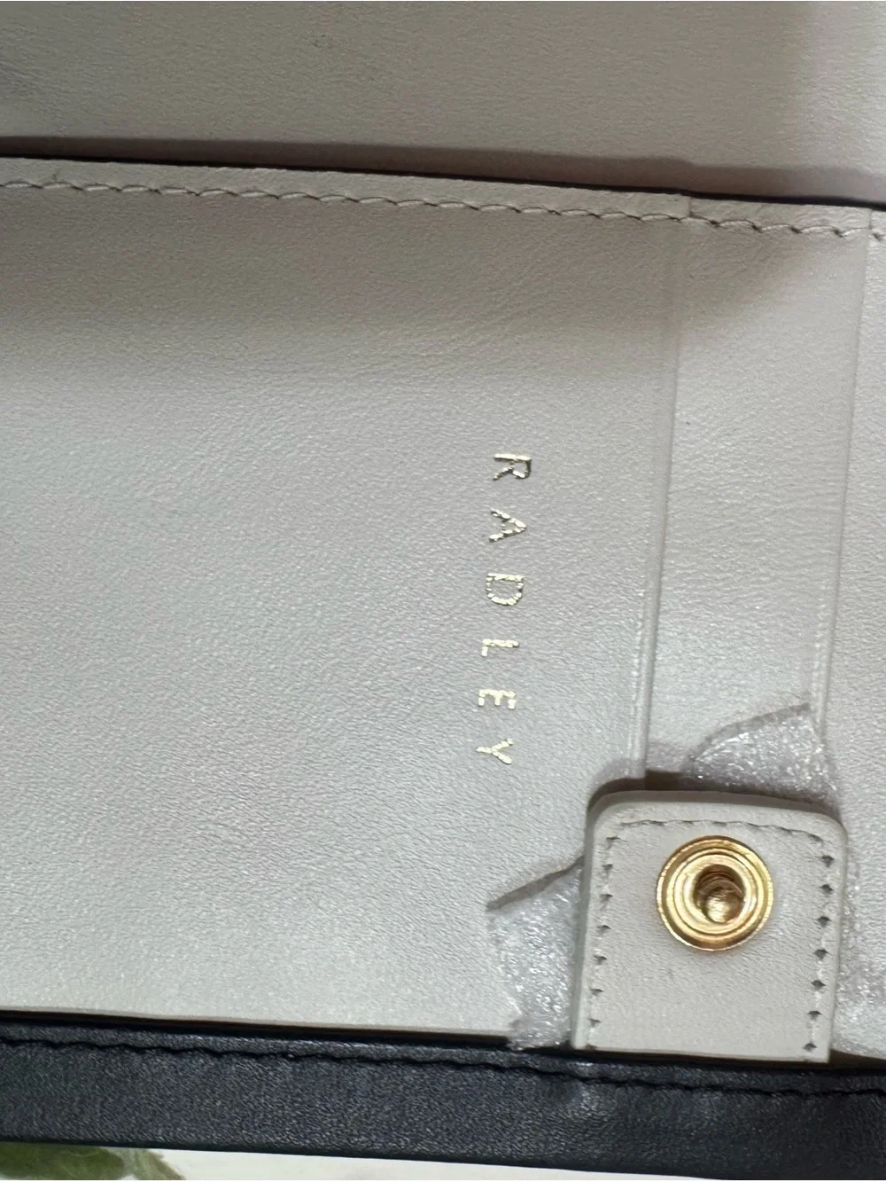 RADLEY LONDON sleek black